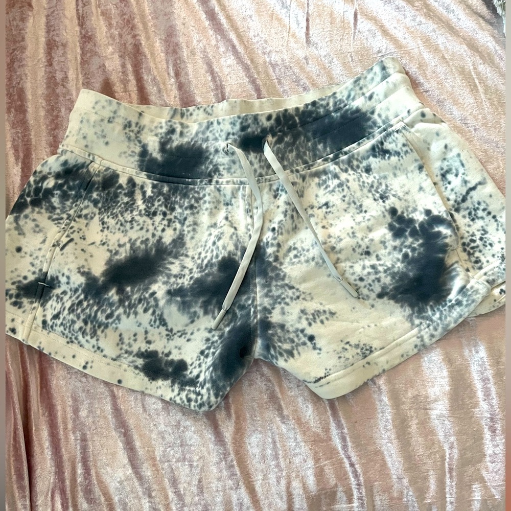 Lululemon, inner glow, Terry”3